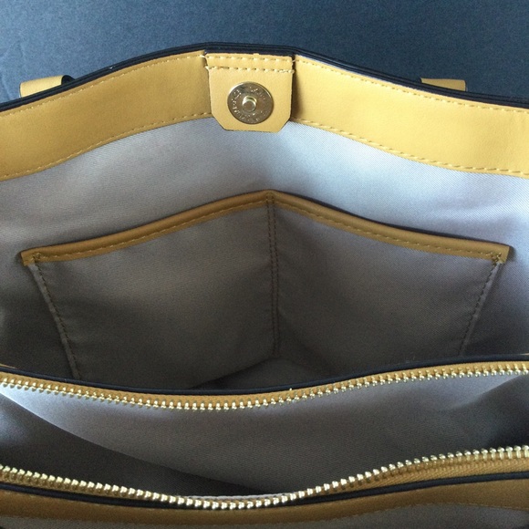 Nine West Faux Leather crossbody satchel shoulder Handbag Vacation Gold Zipper - Picture 7 of 15